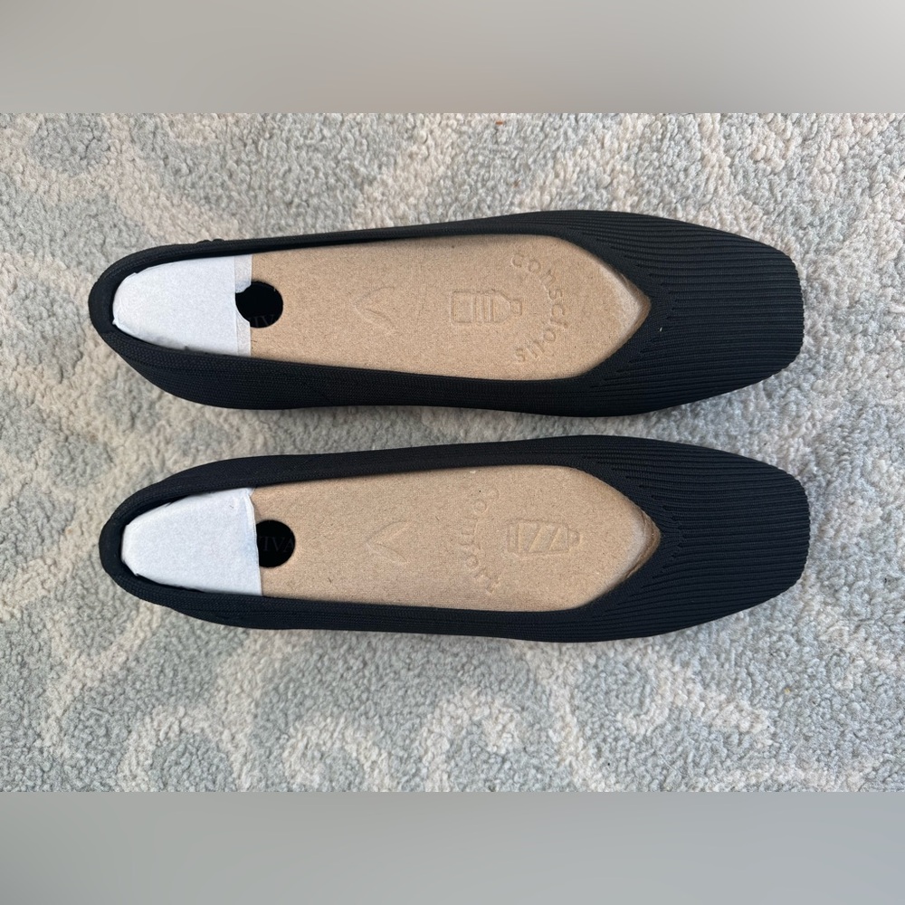 Vivaia Margot - size 11. Never worn, new in box